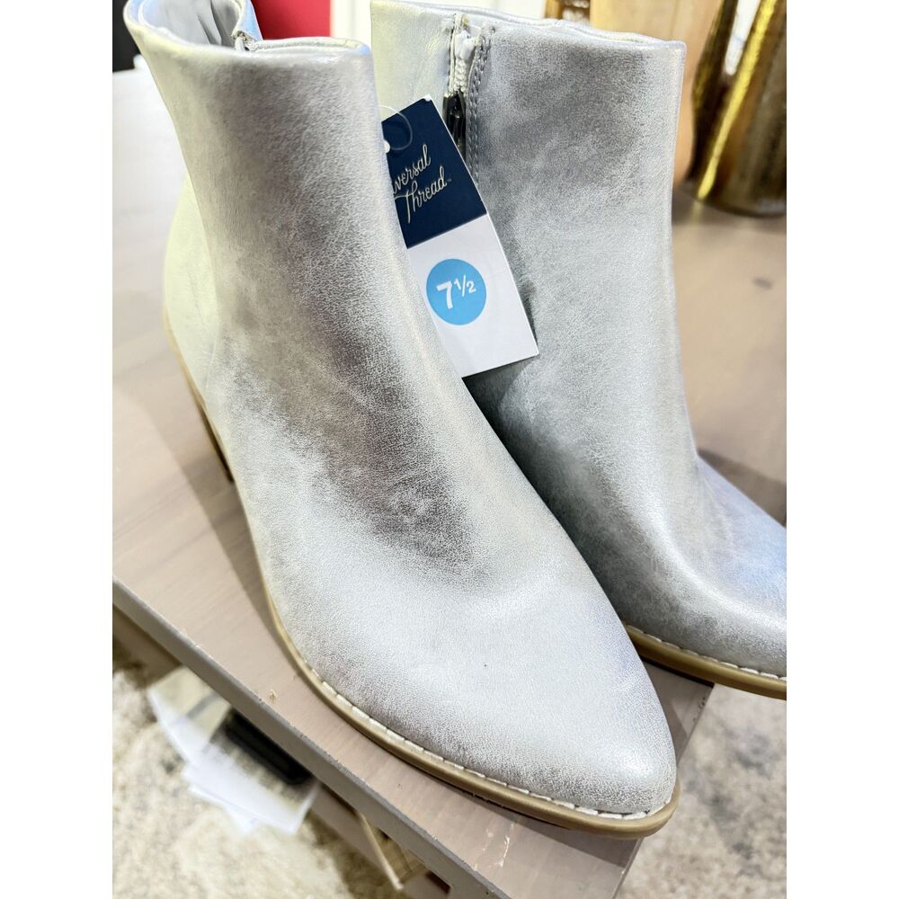 Universal Thread Women’s Silver Metallic Ankle Boots Size 7.5 NWT Side Zip